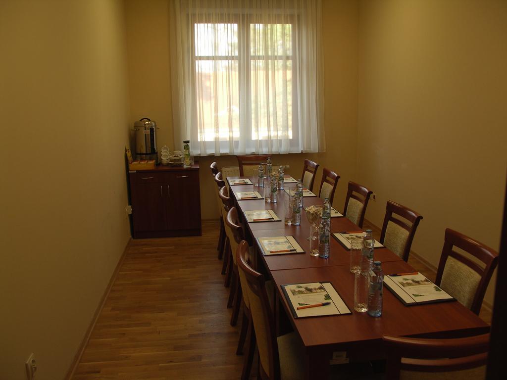 Ckm Centrum Konferencyjne Mazowsze Otrebusy Ngoại thất bức ảnh