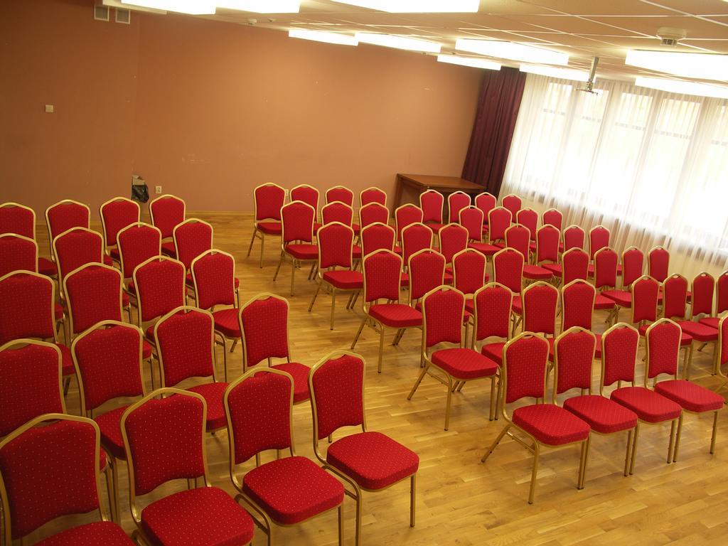 Ckm Centrum Konferencyjne Mazowsze Otrebusy Ngoại thất bức ảnh