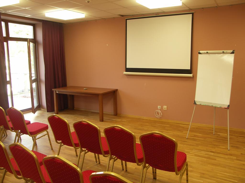 Ckm Centrum Konferencyjne Mazowsze Otrebusy Ngoại thất bức ảnh